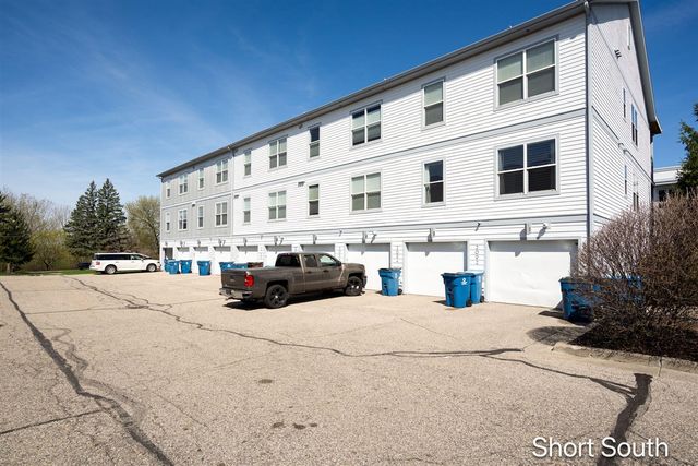 2090 Celadon Drive, Grand Rapids, MI 49525