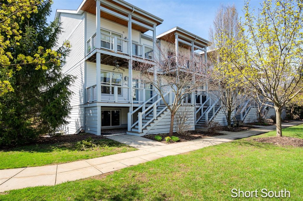 2090 Celadon Drive, Grand Rapids, MI 49525