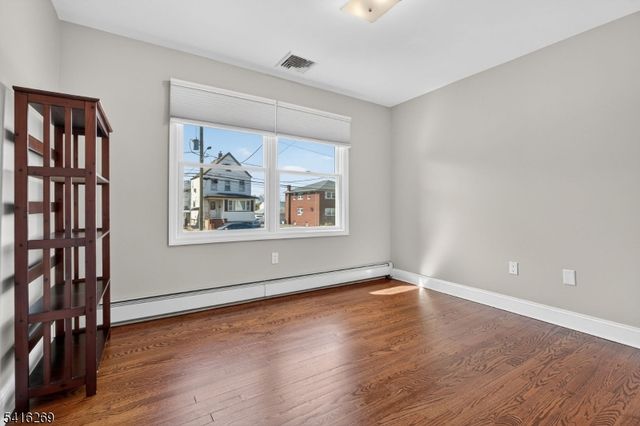 739 5Th Ave, Lyndhurst Twp., NJ 07071