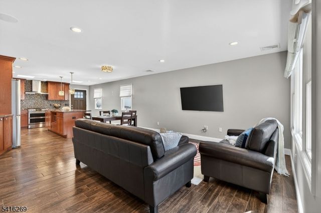 739 5Th Ave, Lyndhurst Twp., NJ 07071