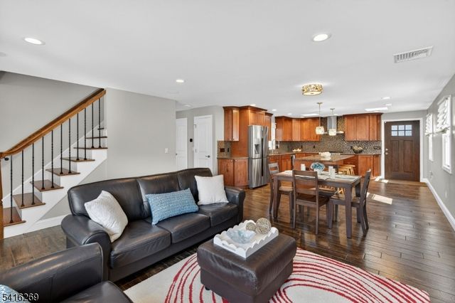 739 5Th Ave, Lyndhurst Twp., NJ 07071