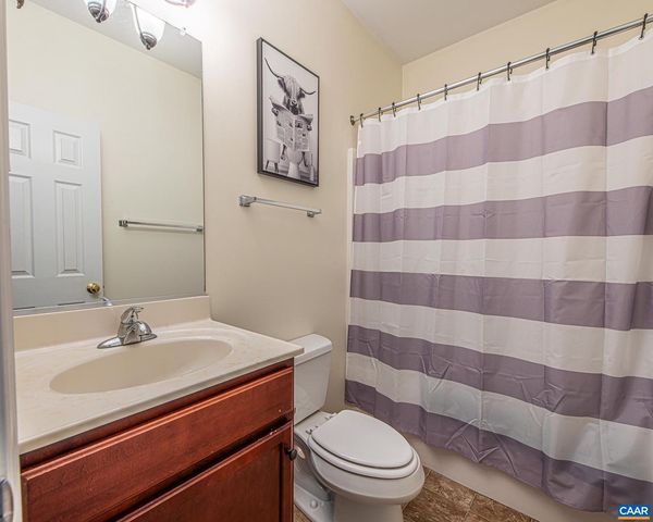 389 CLAREMONT LN, Crozet, VA 22932