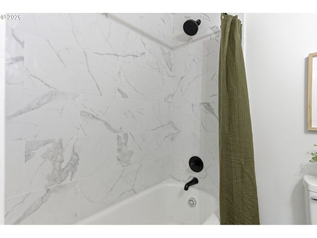 10405 Ne PACIFIC St, Portland, OR 97220