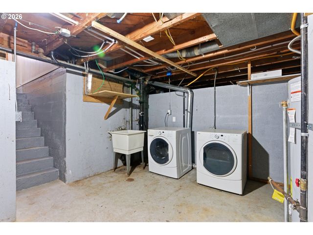 10405 Ne PACIFIC St, Portland, OR 97220