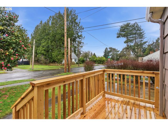 10405 Ne PACIFIC St, Portland, OR 97220