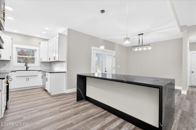 941 E Deer Creek Drive, Crossville, TN 38571