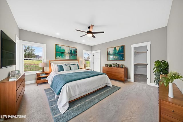 941 E Deer Creek Drive, Crossville, TN 38571