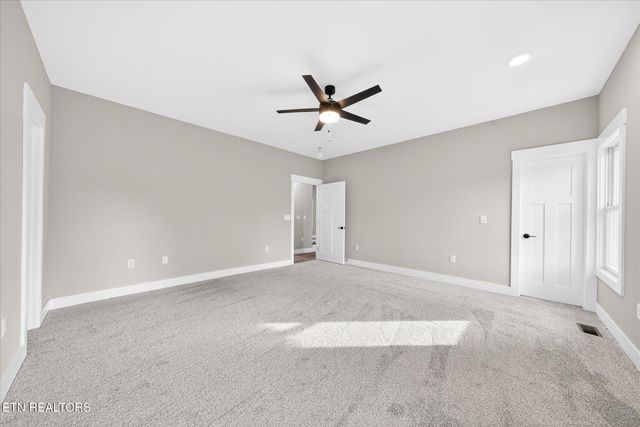 941 E Deer Creek Drive, Crossville, TN 38571