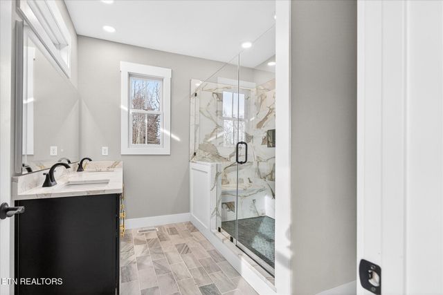 941 E Deer Creek Drive, Crossville, TN 38571