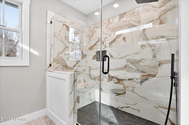 941 E Deer Creek Drive, Crossville, TN 38571