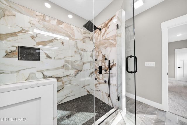 941 E Deer Creek Drive, Crossville, TN 38571