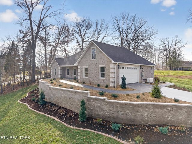 941 E Deer Creek Drive, Crossville, TN 38571