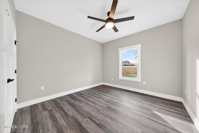 941 E Deer Creek Drive, Crossville, TN 38571