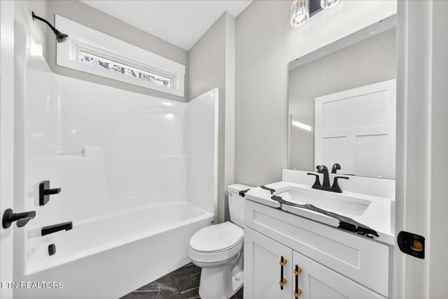 941 E Deer Creek Drive, Crossville, TN 38571