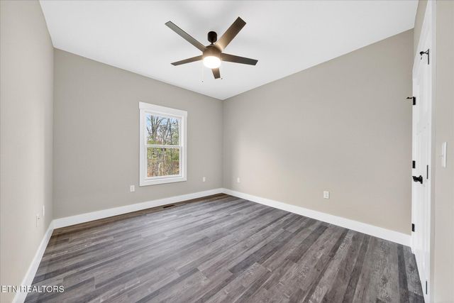 941 E Deer Creek Drive, Crossville, TN 38571