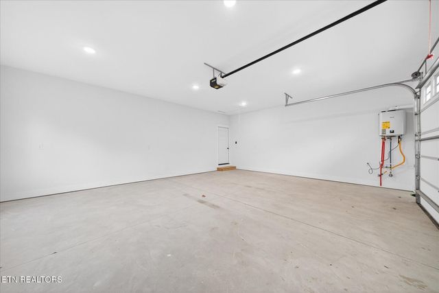 941 E Deer Creek Drive, Crossville, TN 38571