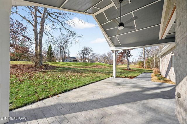 941 E Deer Creek Drive, Crossville, TN 38571