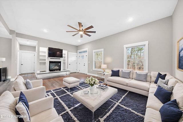 941 E Deer Creek Drive, Crossville, TN 38571