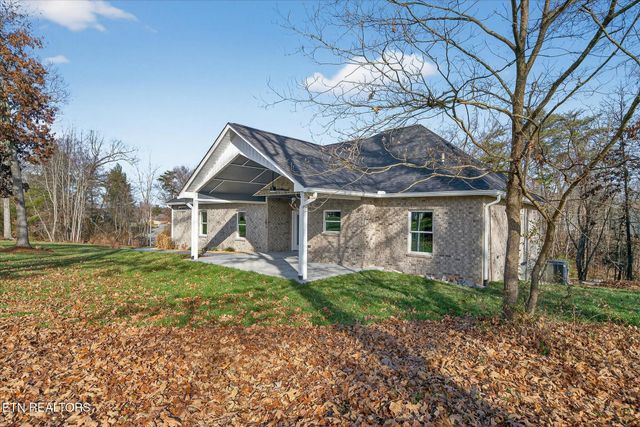 941 E Deer Creek Drive, Crossville, TN 38571