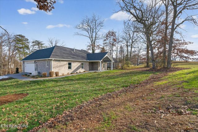 941 E Deer Creek Drive, Crossville, TN 38571