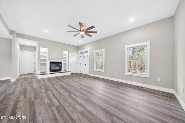 941 E Deer Creek Drive, Crossville, TN 38571