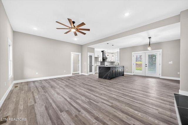 941 E Deer Creek Drive, Crossville, TN 38571