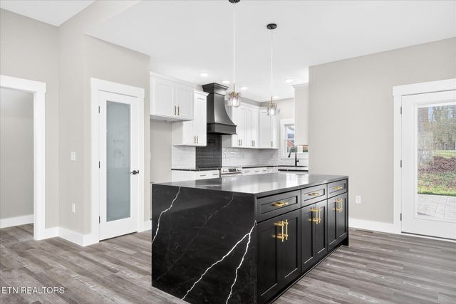 941 E Deer Creek Drive, Crossville, TN 38571