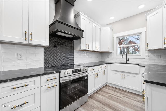 941 E Deer Creek Drive, Crossville, TN 38571