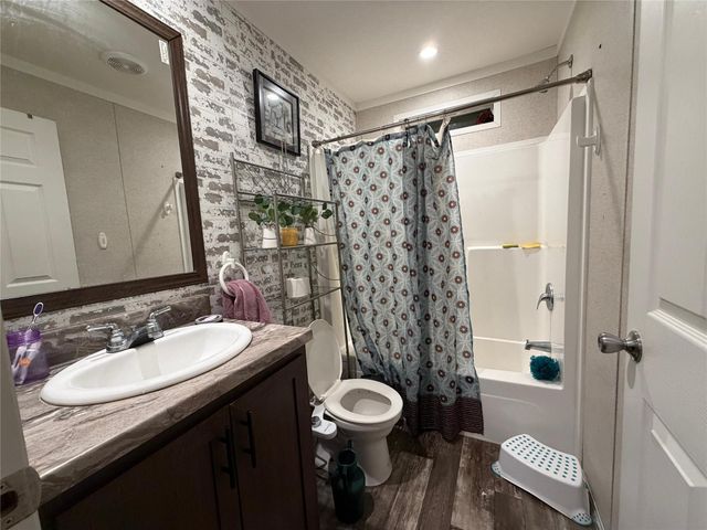 401 Road 51022, Cleveland, TX 77327