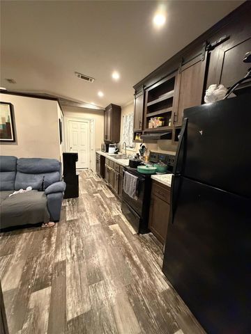 401 Road 51022, Cleveland, TX 77327