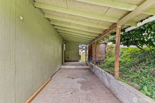 516 Ballentine Street, Raymond, WA 98577
