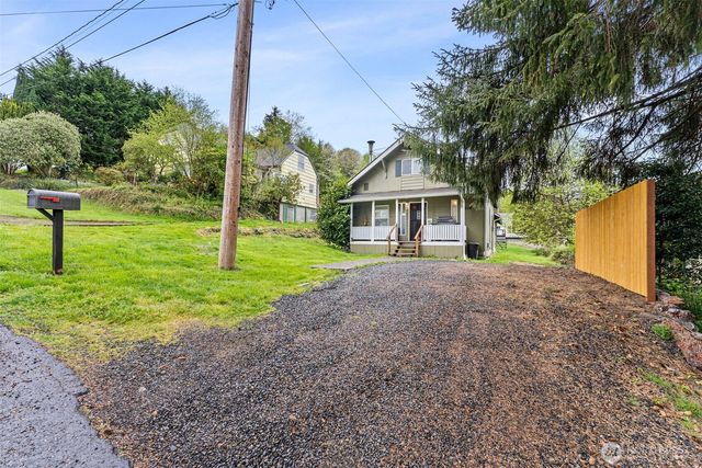 516 Ballentine Street, Raymond, WA 98577