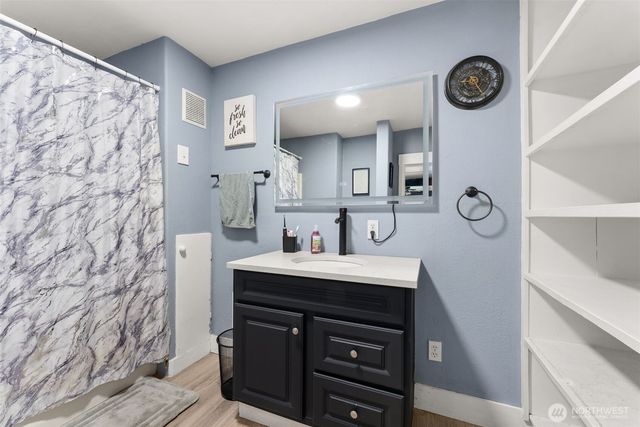 516 Ballentine Street, Raymond, WA 98577