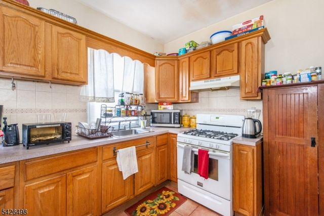 232 2nd St, Newark City, NJ 07107