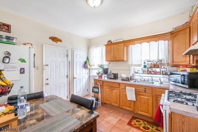 232 2nd St, Newark City, NJ 07107