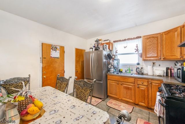 232 2nd St, Newark City, NJ 07107