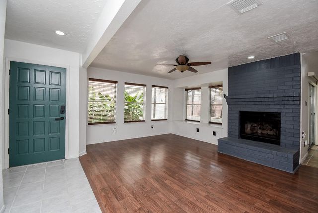 8715 Vinkins Road, Houston, TX 77071