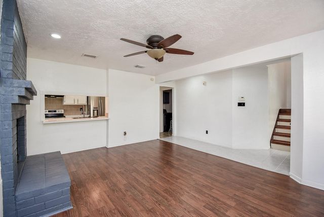 8715 Vinkins Road, Houston, TX 77071