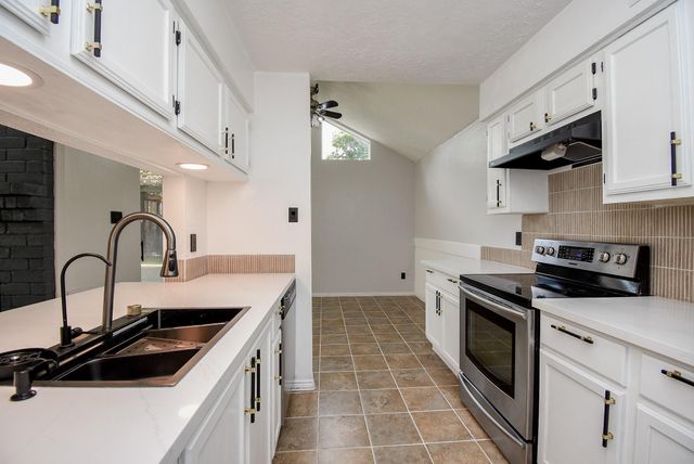 8715 Vinkins Road, Houston, TX 77071