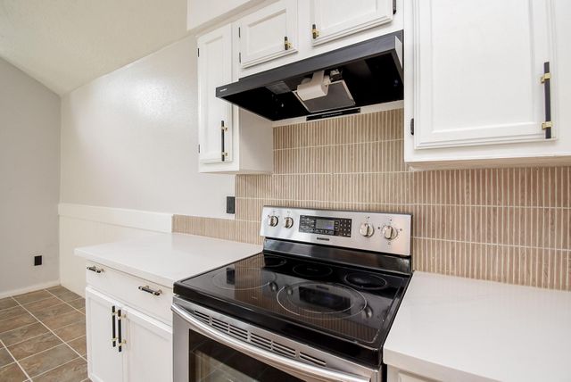 8715 Vinkins Road, Houston, TX 77071