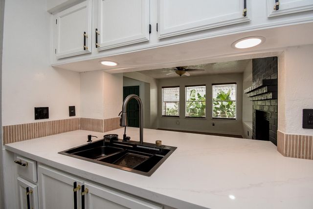 8715 Vinkins Road, Houston, TX 77071