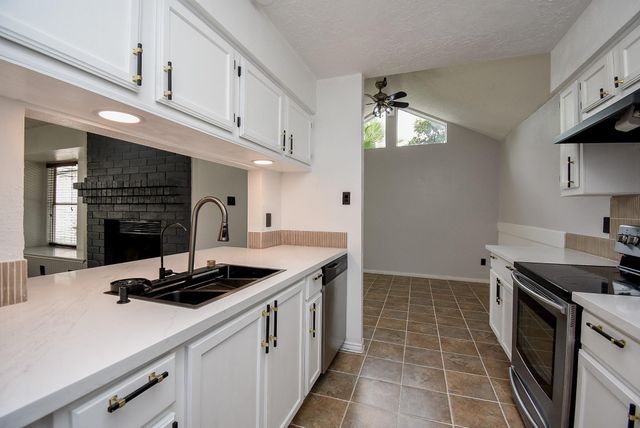 8715 Vinkins Road, Houston, TX 77071