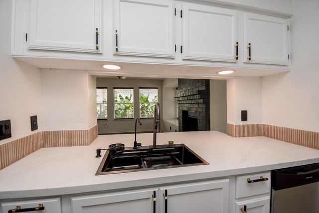 8715 Vinkins Road, Houston, TX 77071