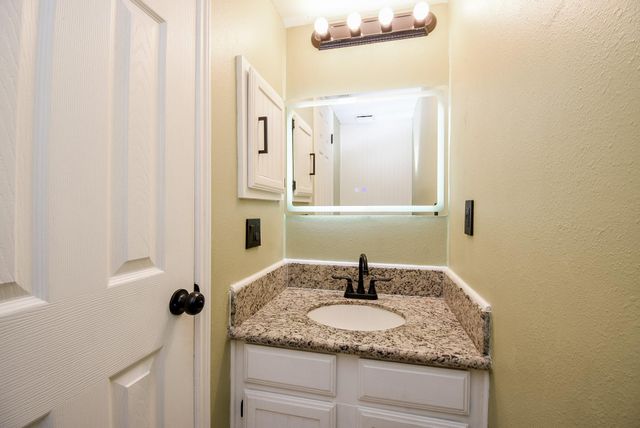 8715 Vinkins Road, Houston, TX 77071