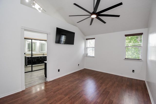 8715 Vinkins Road, Houston, TX 77071