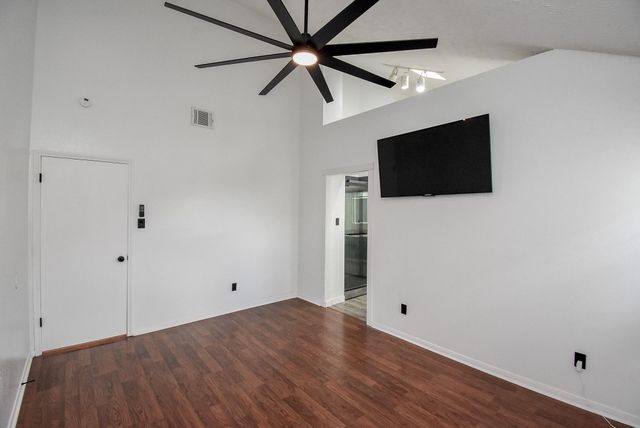 8715 Vinkins Road, Houston, TX 77071