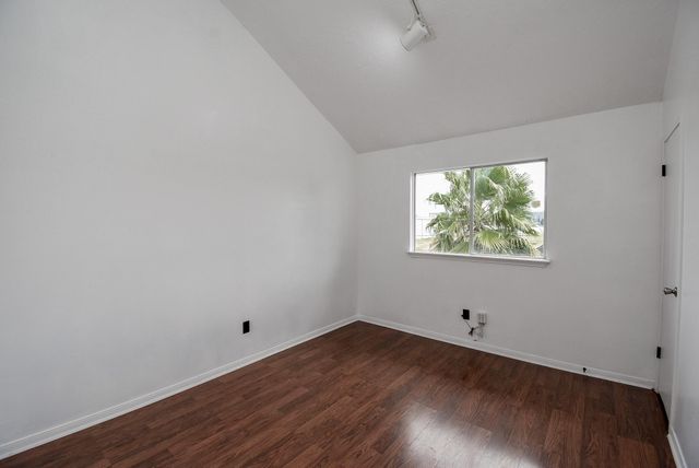 8715 Vinkins Road, Houston, TX 77071