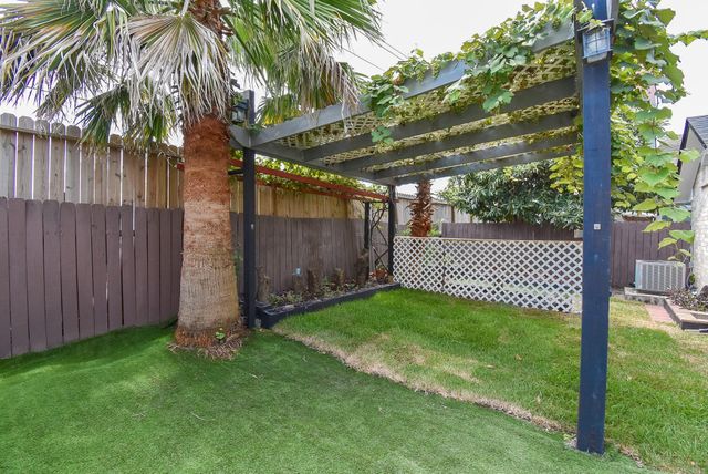 8715 Vinkins Road, Houston, TX 77071