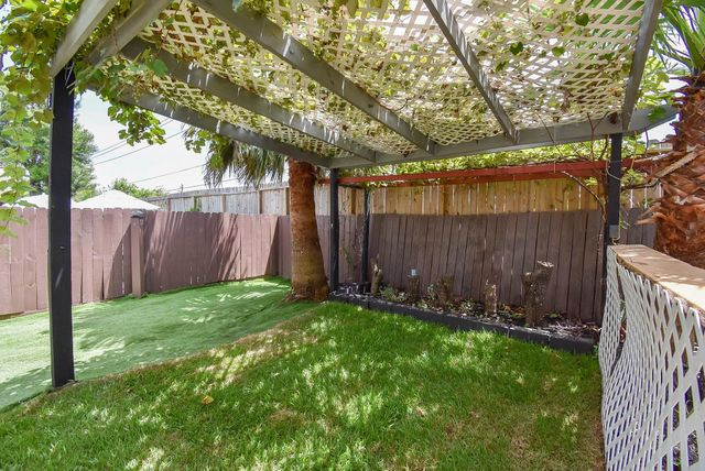 8715 Vinkins Road, Houston, TX 77071