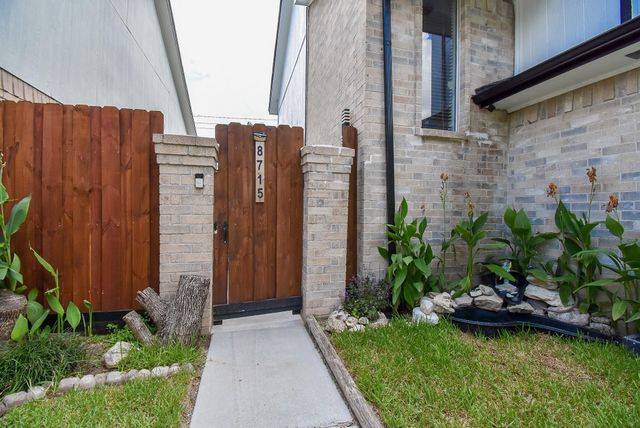 8715 Vinkins Road, Houston, TX 77071